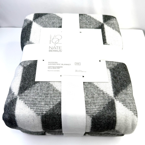Project 62 X Nate Berkus Gray White Modern Geometric King Size Blanket NWT - Picture 9 of 10